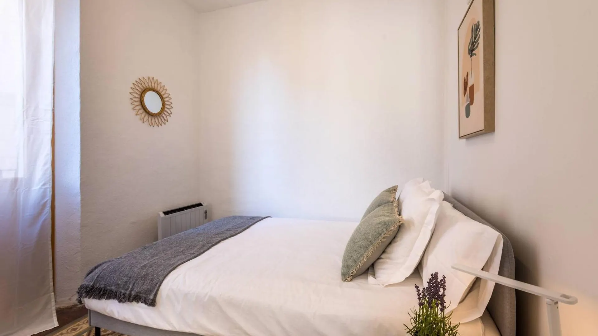 Apartment 22Ara1051- 4Br Flat In The City Center Barcelona Spain
