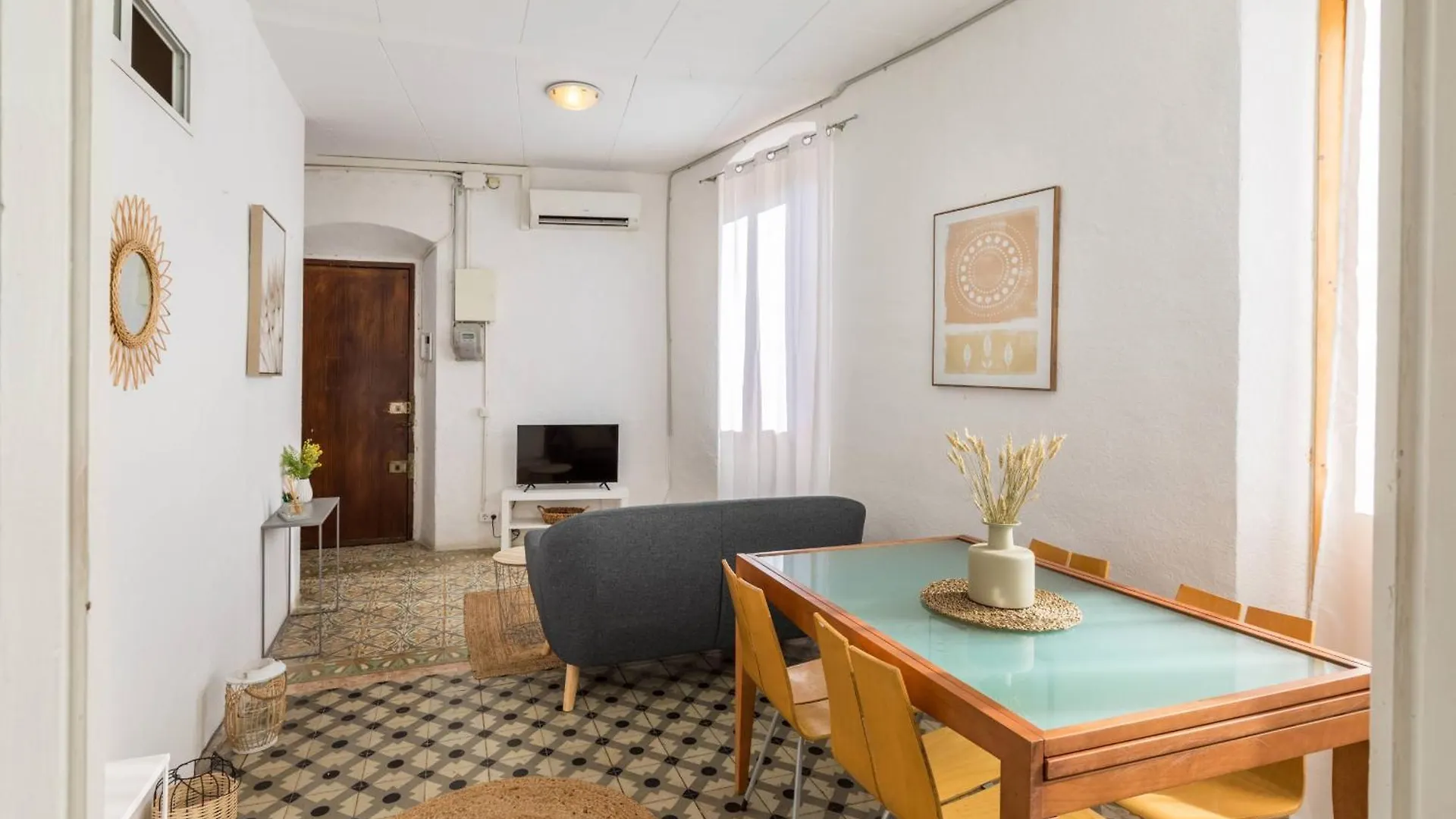 22Ara1051- 4Br Flat In The City Center Barcelona 0*,